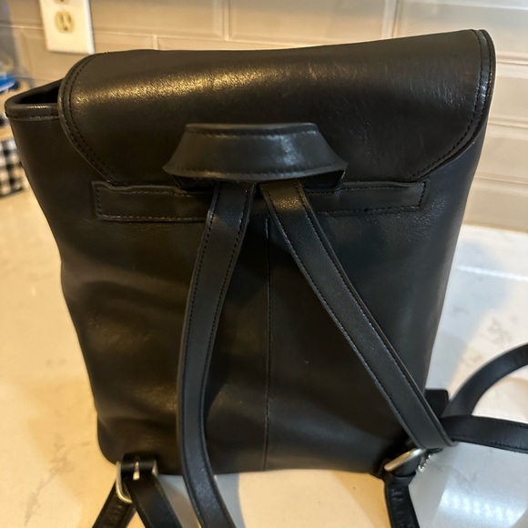 Coach Daypack Black Leather Backpack Magnetic Buckle Beautiful - Picture 6 of 16